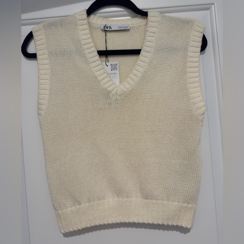 Zara Women's Cream V-Neck Sweater Vest